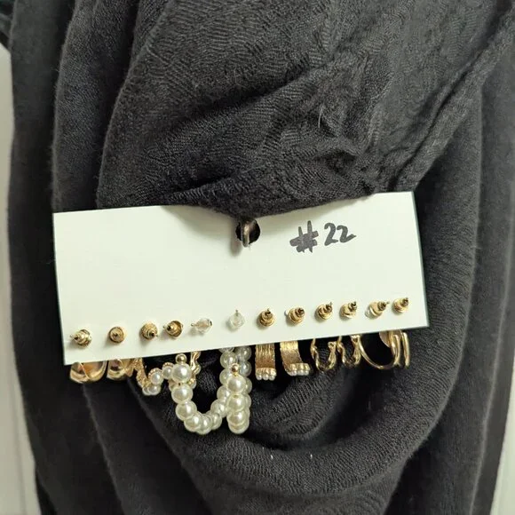 6 sets  3@$15 CLOSET CLOSING - Picture 2 of 3